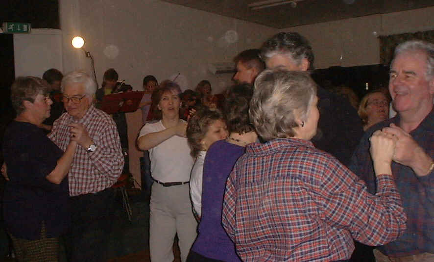 brunsdance2.jpg (144793 bytes)